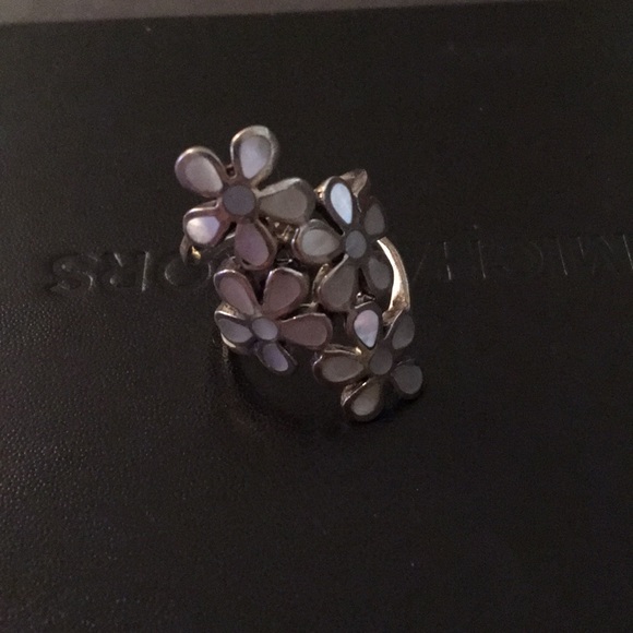 Sterling silver flower ring - Picture 3 of 3